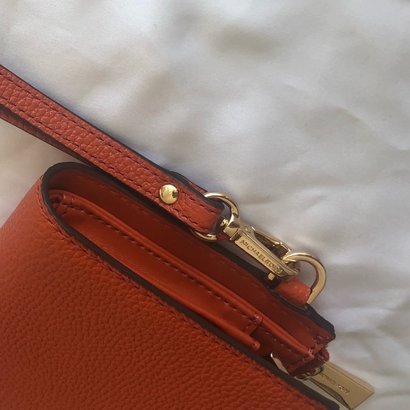 MICHAEL MICHAEL KORS
Adele Leather Smartphone Wallet Orange Never Carried - Picture 11 of 11